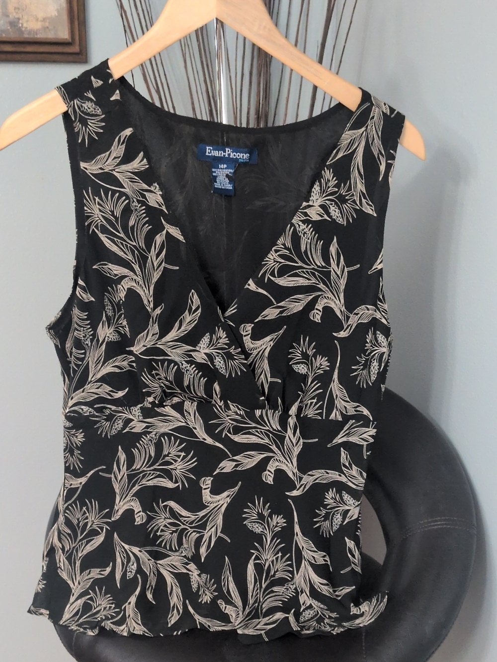 Evan Picone Black & Cream Floral V-Neck Sleeveless Dress Top